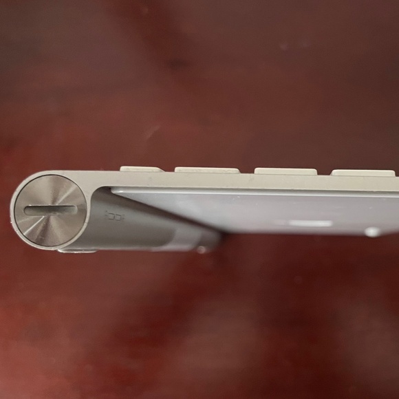 *READ DESCRIPTION *Apple A1314 Bluetooth Wireless Keyboard. - Picture 4 of 7